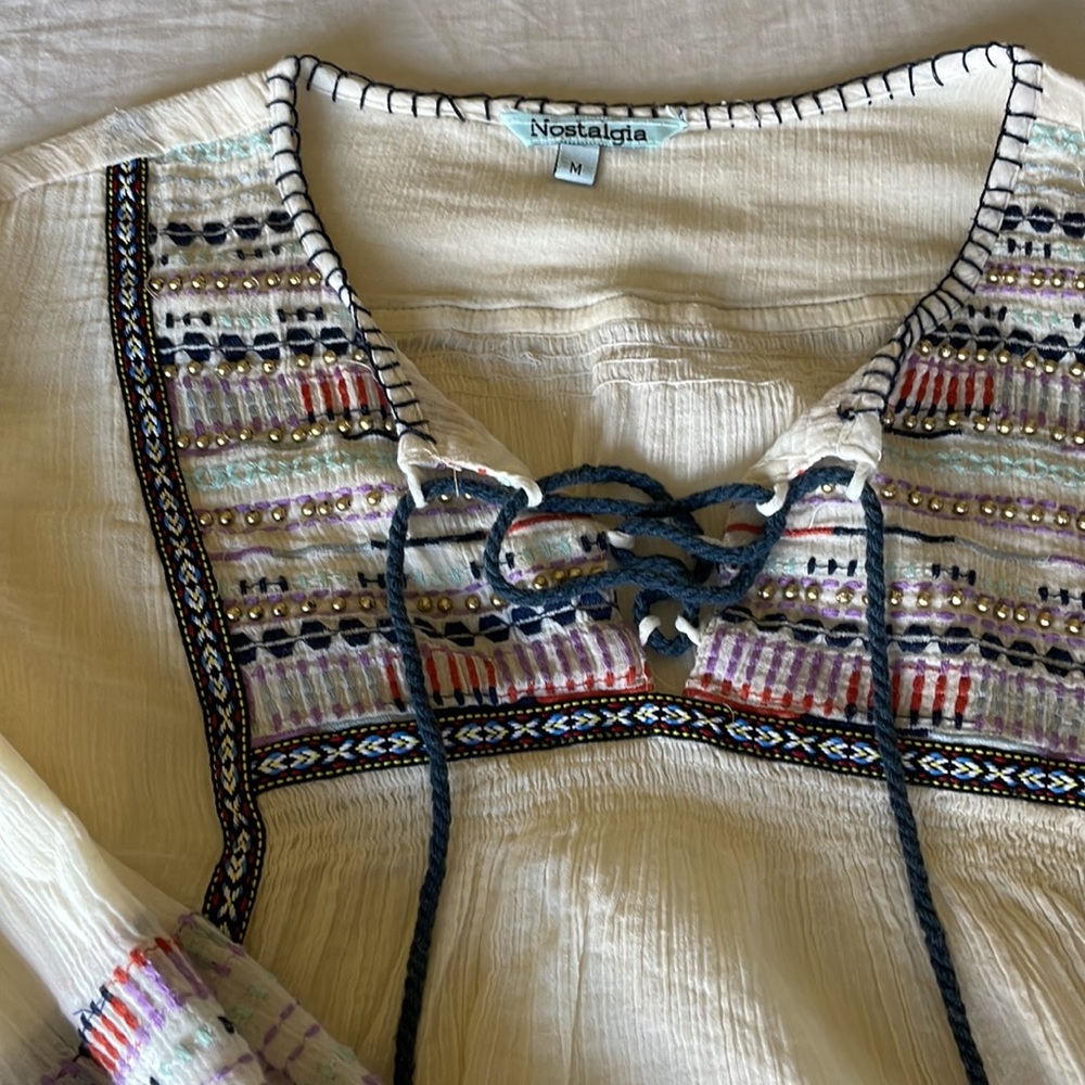 Beautiful top - Picture 3 of 6